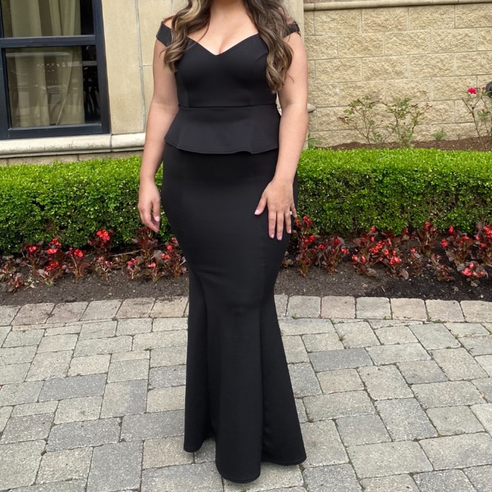 Elegant Black Peplum Evening Dress - Classic Women's Formal Gown
